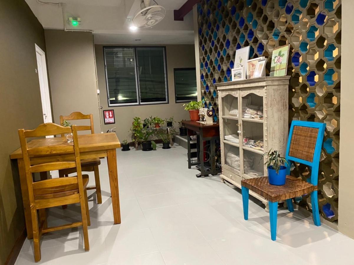 Grasshopper Bed And Cafe Hotell Pak Kret Eksteriør bilde